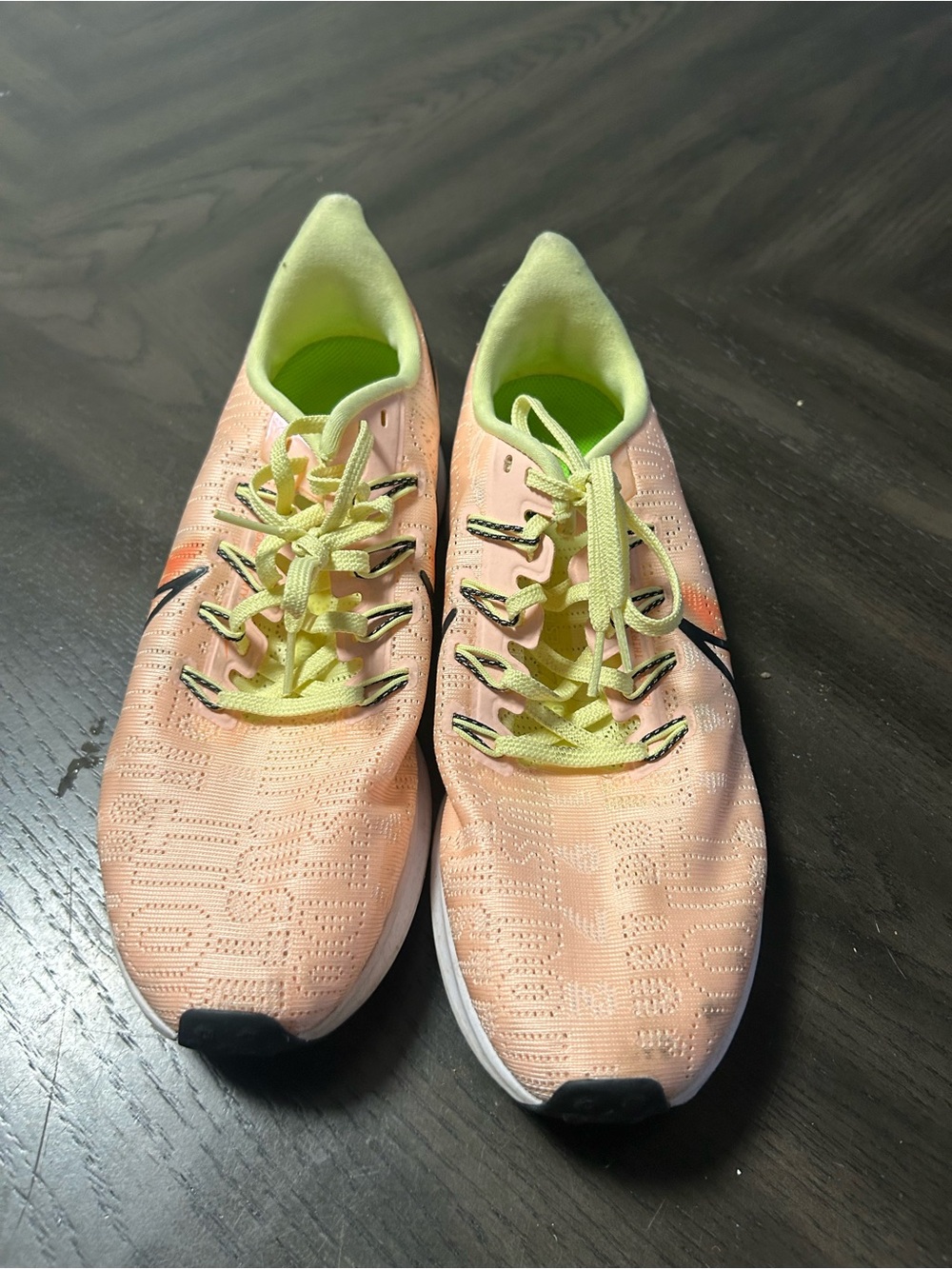 Nike Lightweight Women's Peach Running Shoes with Lime Accents
